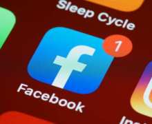 APPLE SIDES WITH THE CONSUMER AGAINST FACEBOOK